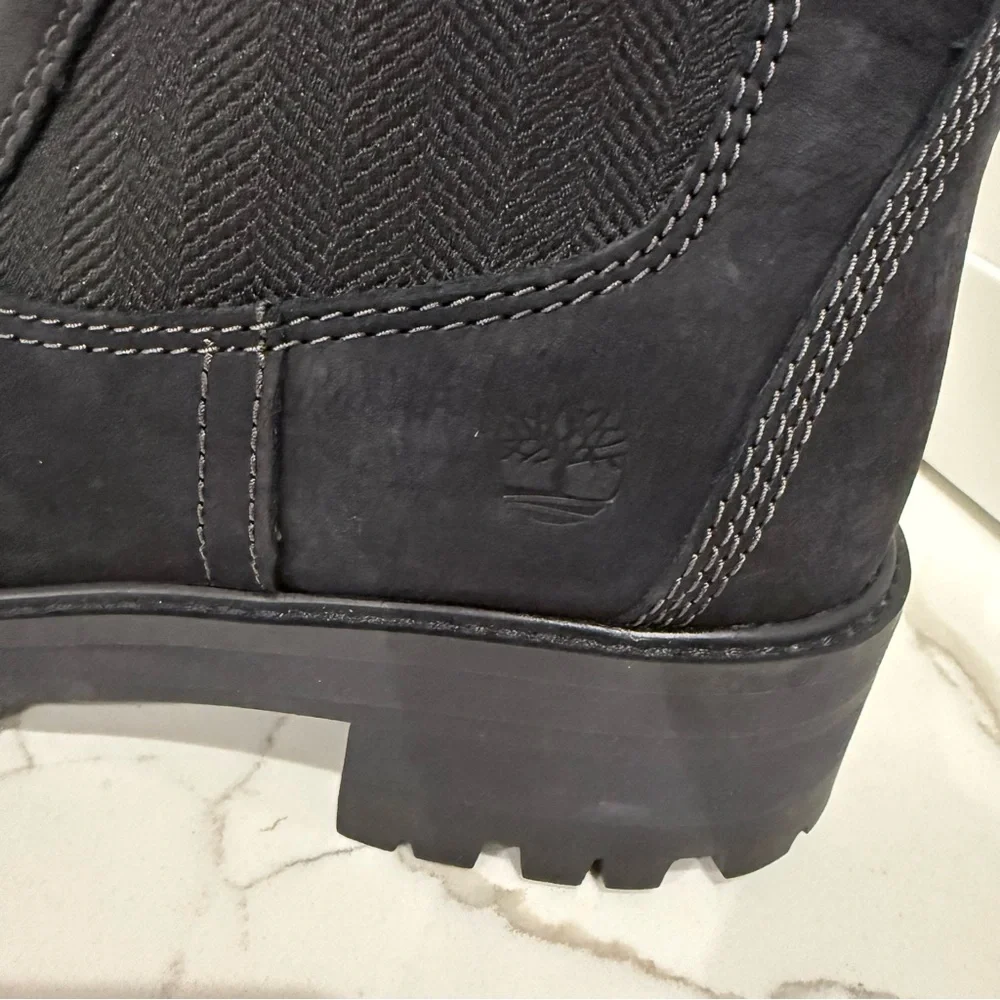 Timberland , Women's Black Nubuck leather Courmayeur Boots, Size 8.5 - Picture 4 of 10